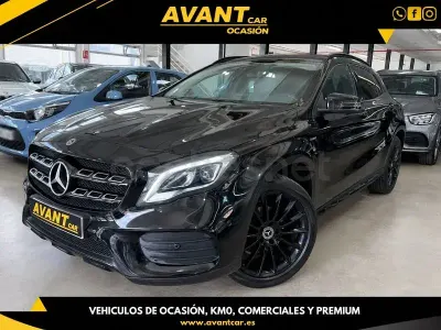 Usado Mercedes GLA180 136 CV (100 kW) 2020 Negro SUV