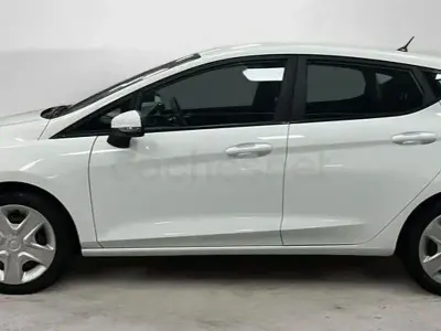 Usado Ford Fiesta Trend 100 CV (73 kW) 2019 Blanco Utilitario