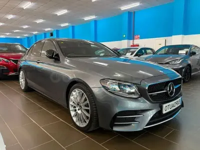 Usado Mercedes E43 AMG 401 CV (294 kW) 2018 Gris / plata Berlina