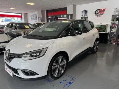 Usado Renault Scénic Zen 140 CV (102 kW) 2019 Blanco Monovolumen