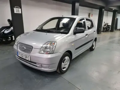 Usado Kia Picanto LX 61 CV (44 kW) 2004 Plateado Utilitario