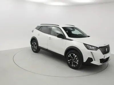 Usado Peugeot 2008 Allure 101 CV (74 kW) 2023 Plateado SUV