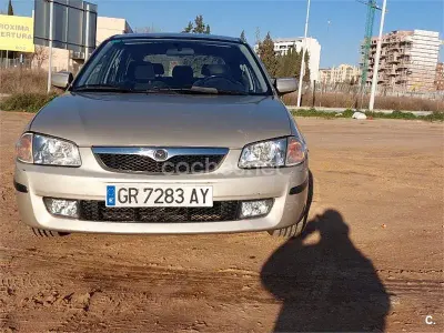 Usado Mazda 323F 115 CV (84 kW) 2000 Beige Berlina