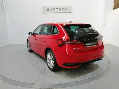 Usado Skoda Scala Selection 115 CV (84 kW) 2025 Rojo Utilitario