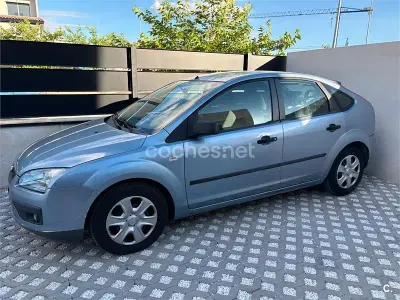Usado Ford Focus Trend 109 CV (80 kW) 2005 Azul Berlina