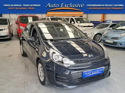 Usado Kia Rio 84 CV (61 kW) 2016 Negro Utilitario