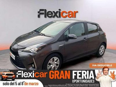 Usado Toyota Yaris Hybrid Active 100 CV (73 kW) 2019 Gris Utilitario