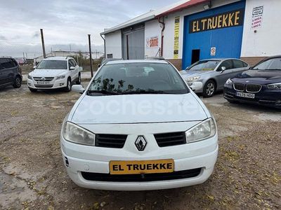 Blanco Usado 2005 Renault Mégane II Authentique Berlina | 1900 € (Precio justo)