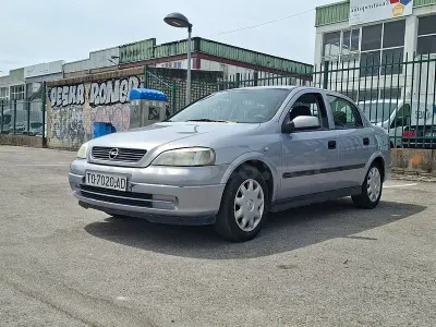 Usado Opel Astra Comfort 100 CV (73 kW) 1999 Gris / plata Familiar
