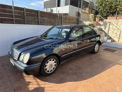 Negro Usado 1998 Mercedes E300 Elegance Berlina | 2900 €