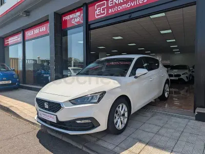 Usado Seat Leon Style 110 CV (80 kW) 2021 Blanco Familiar