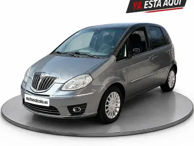 Usado Lancia Musa 90 CV (66 kW) 2007 Gris / plata Monovolumen