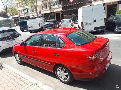 Usado Seat Cordoba 75 HP (55 kW) 2005 Vermelho Sedan