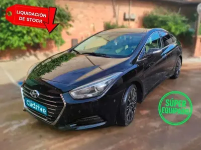 Usado Hyundai i40 GLS 136 CV (100 kW) 2015 Negro Berlina