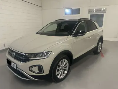 Usado VW T-Roc Life 110 CV (80 kW) 2022 Beige SUV