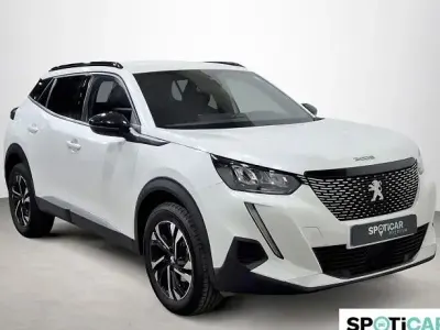 Usado Peugeot 2008 Allure 101 CV (74 kW) 2023 Plateado SUV
