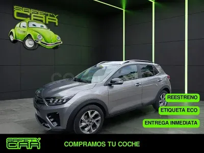Usado Kia Stonic GT-Line 101 CV (74 kW) 2025 Gris / plata SUV