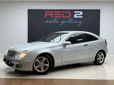 Usado Mercedes C180 Avantgarde 143 CV (105 kW) 2005 Plateado Berlina