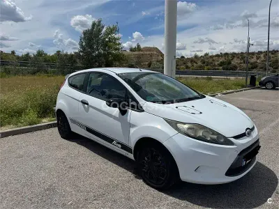 Usado Ford Fiesta Trend 82 CV (60 kW) 2009 Blanco Berlina