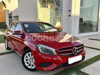 Usado Mercedes A180 Urban 122 CV (89 kW) 2014 Rojo Berlina