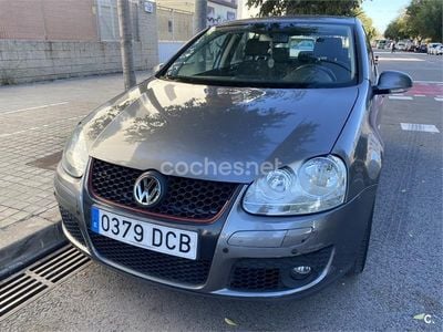 Usado VW Golf IV Highline 115 CV (84 kW) 2005 Gris / plata Berlina