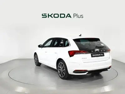 Usado Skoda Scala 115 CV (84 kW) 2025 Blanco Utilitario