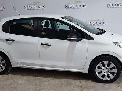 Blanco Usado 2016 Peugeot 208 Access Utilitario | 8300 € (Un poco caro)