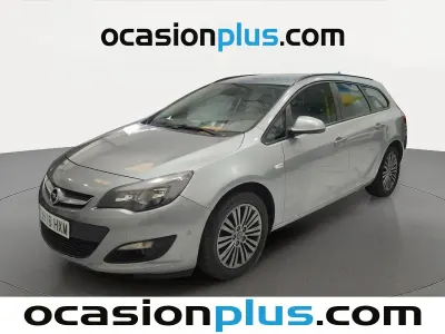 Usado Opel Astra Excellence 110 CV (80 kW) 2014 Gris plata Familiar