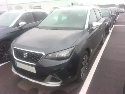 Usado Seat Arona Xperience 115 CV (84 kW) 2025 Gris/plata SUV