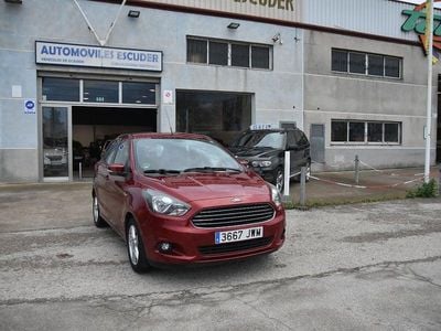 Usado Ford Ka Plus Ultimate 85 CV (62 kW) 2017 Granate Utilitario
