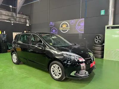 Usado Renault Scénic Dynamique 110 CV (80 kW) 2014 Negro Monovolumen