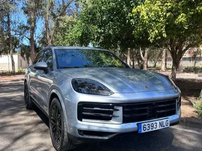 Usado Porsche Cayenne S E-Hybrid 519 CV (381 kW) 2024 Gris / plata SUV