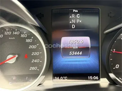 Usado Mercedes V300 Avantgarde 239 CV (175 kW) 2025 Gris / plata Monovolumen
