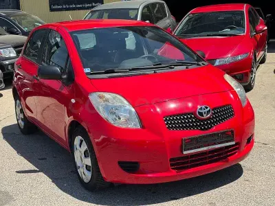 Usado Toyota Yaris Active 101 CV (74 kW) 2009 Granate Utilitario