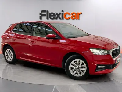 Usado Skoda Fabia Selection 116 CV (85 kW) 2025 Rojo Utilitario