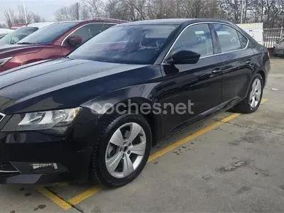 Usado Skoda Superb Ambition 150 CV (110 kW) 2017 Negro Berlina