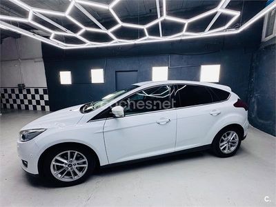 Begagnad Ford Focus Titanium 125 HK (91 kW) 2016 Vit Sedan