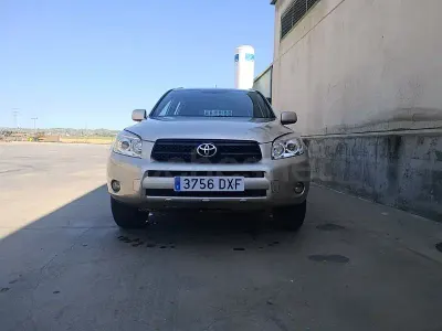 Usado Toyota RAV4 Luna 116 CV (85 kW) 2006 Beige SUV