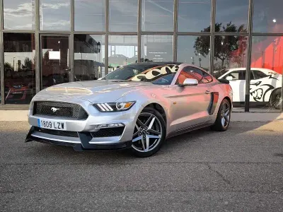 Usado Ford Mustang Fastback 270 CV (198 kW) 2019 Gris / plata Coupe
