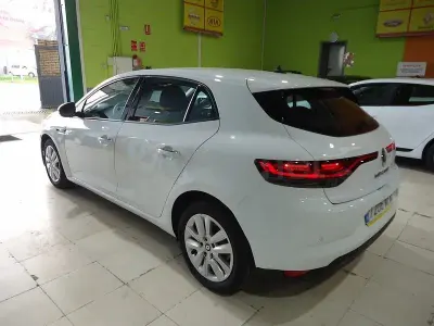 Usado Renault Mégane II Equilibre 115 CV (84 kW) 2023 Blanco Berlina