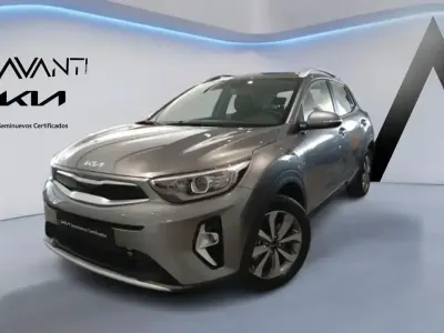 Usado Kia Stonic 100 CV (73 kW) 2025 Gris SUV