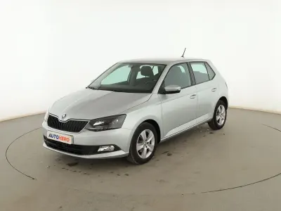 Usado Skoda Fabia Ambition 95 CV (69 kW) 2018 Plata Berlina