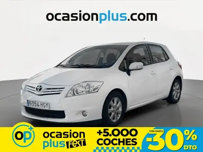 Begagnad Toyota Auris Active 90 HK (66 kW) 2011 Vit Halvkombi