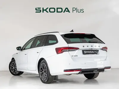 Usado Skoda Octavia SportLine 150 CV (110 kW) 2026 Blanco Familiar