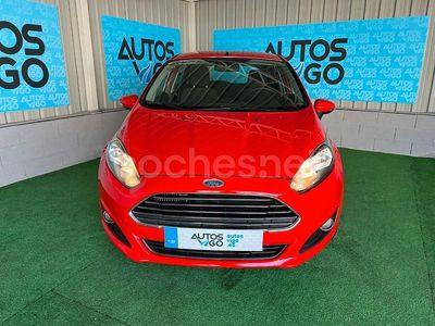 Usado Ford Fiesta Trend 100 CV (73 kW) 2014 Rojo Utilitario