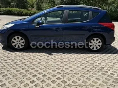 Usado Peugeot 207 75 CV (55 kW) 2007 Azul Familiar