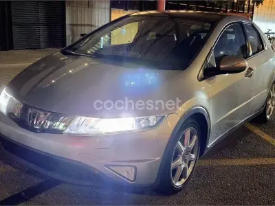 Usado Honda Civic Executive 140 CV (102 kW) 2009 Gris / plata Berlina