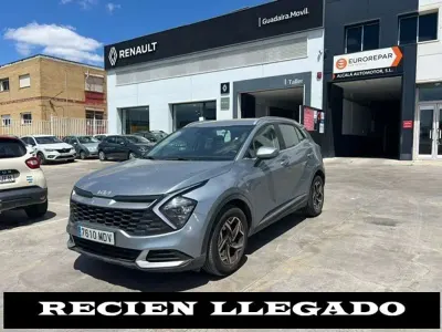 Usado Kia Sportage 136 CV (100 kW) 2023 Gris SUV