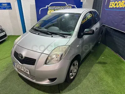 Usado Toyota Yaris 90 CV (66 kW) 2008 Gris / plata Utilitario