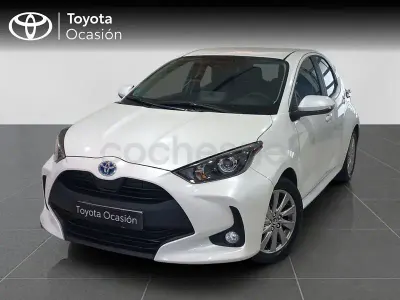 Usado Toyota Yaris Hybrid Active 116 CV (85 kW) 2022 Blanco Berlina